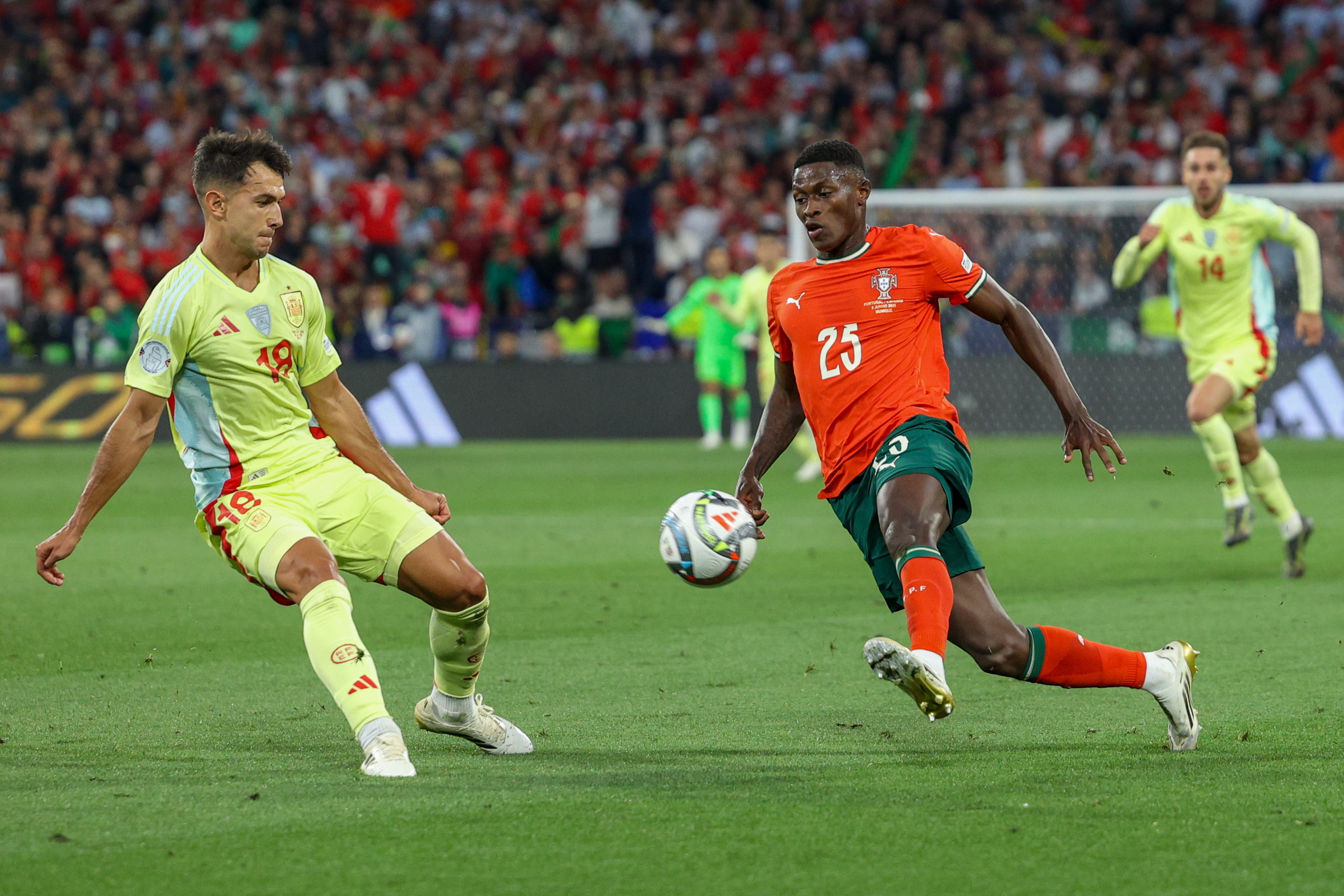 今年会体育官网-西汉姆围绕葡超刷新队史纪录尤文图斯遗憾出局备战欧超杯，今夜尼斯调整名单以备欧联看傻球迷 